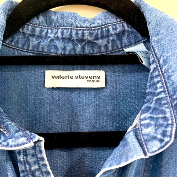 ✨ Chambray Denim Button Down Shirt - S - Picture 3 of 13